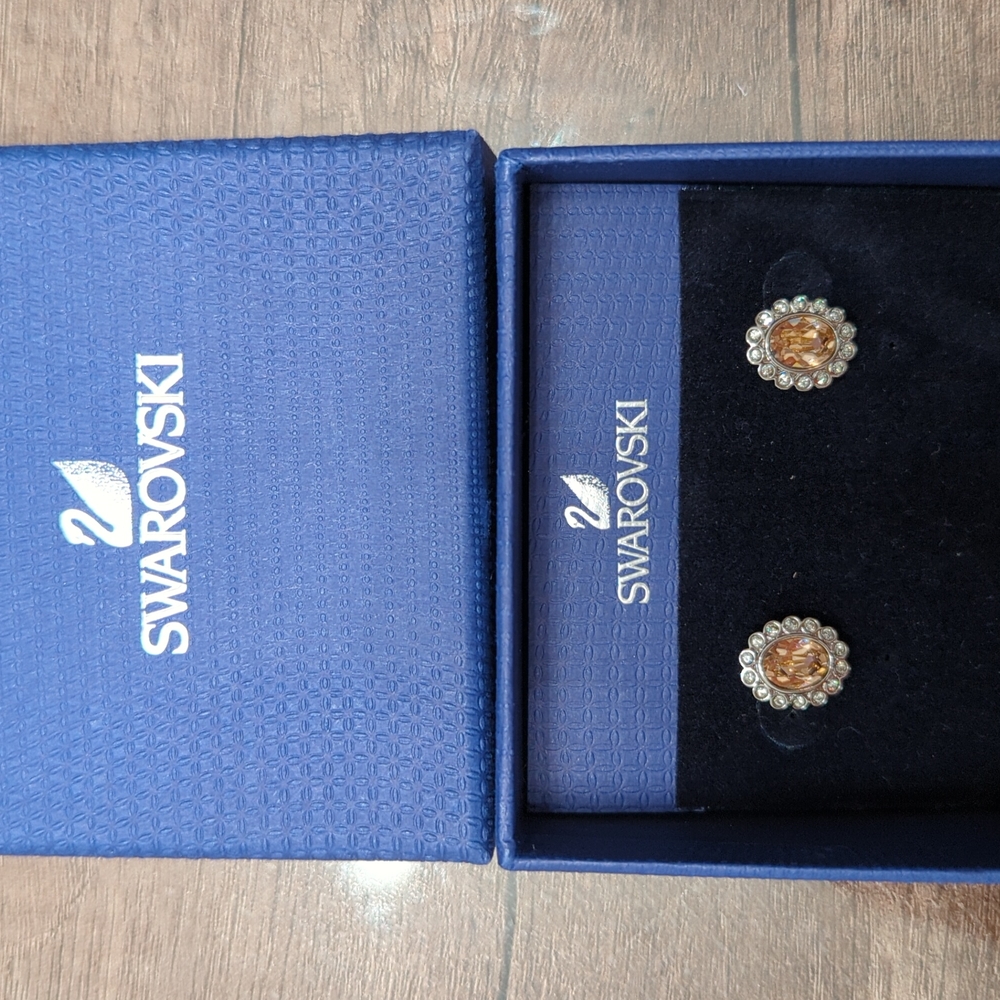 • swarovski • stud earrings